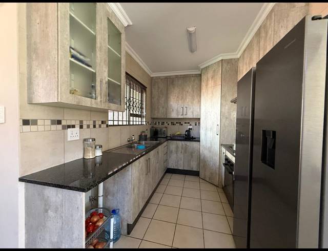 3 BEDROOM TOWNHOUSE FOR SALE IN WATERVAL EAST
